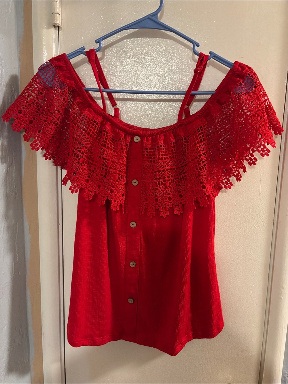 NO BOUNDRIES Red Crochet Off-Shoulder Button-Front Camisole
